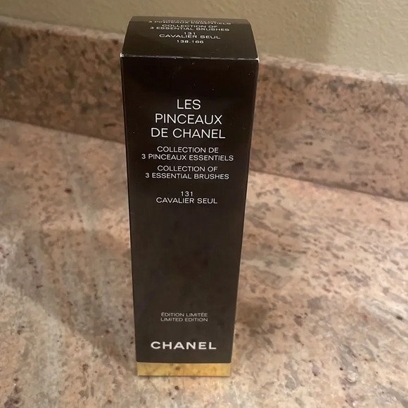 NWT Chanel Les Pinceaux De Chanel light green leather case with three brushes - Picture 4 of 16